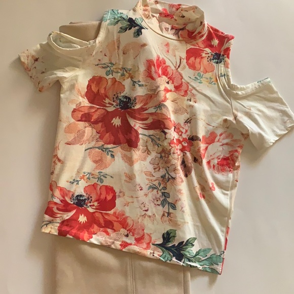 Tops - Mock Neck Bare Shoulder Floral Top Size M